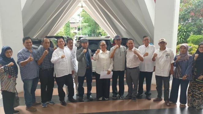 Forum Guru Besar Unhas Bersatu menyatakan sikap desak Presiden agar tetap di koridor demokrasi. Dok. Supriadi